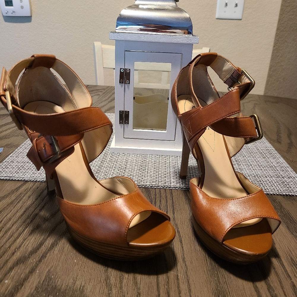 **USED** Platform Sandals